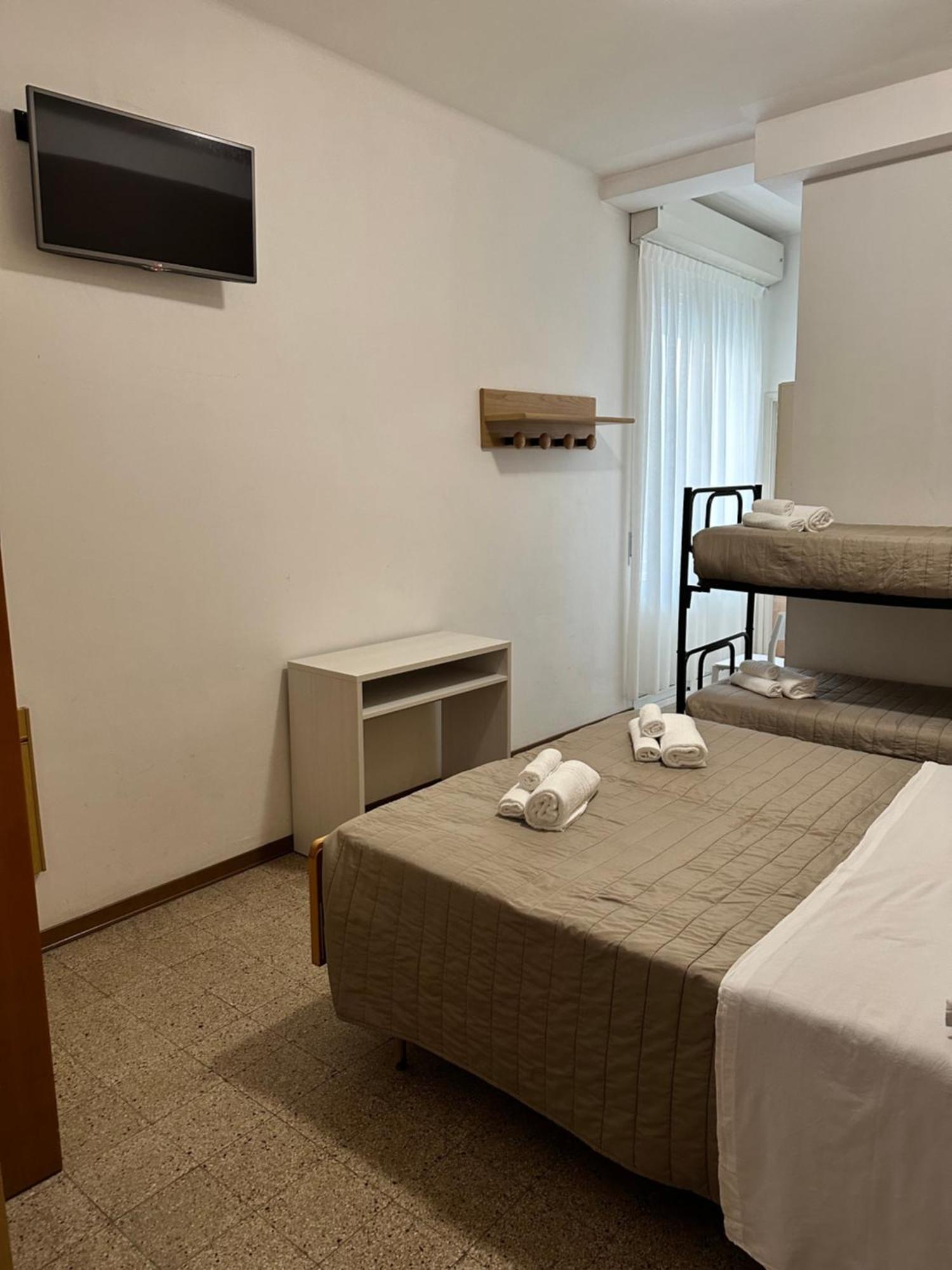 Hotel Enna Rimini Buitenkant foto